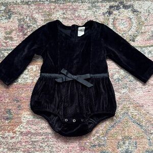 Kate Quinn velour bubble